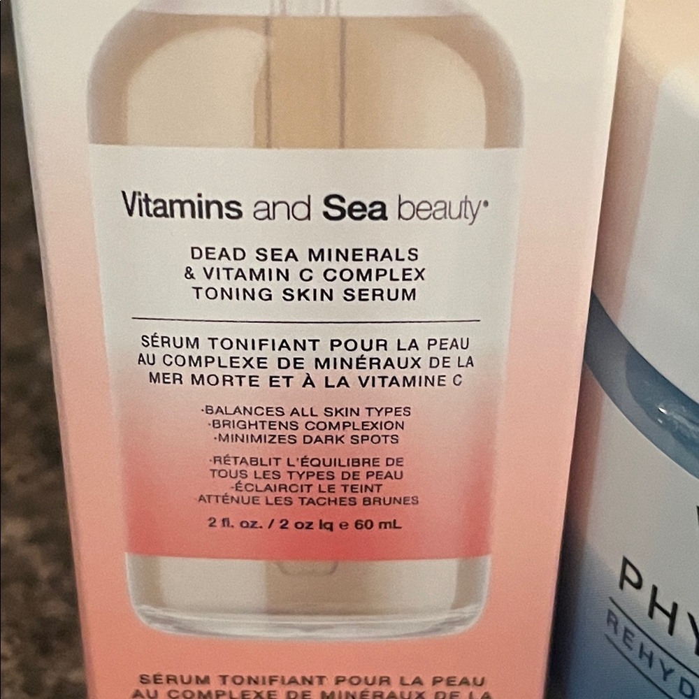 Sea Kelp Phytoceramides Hydration Gel Moisturizer  & Vitamin C Complex - Picture 2 of 3